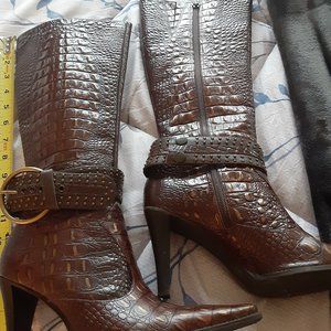 Beautiful alligator stamped Gianni Bini Boots. Size 7 See photos for exact measu